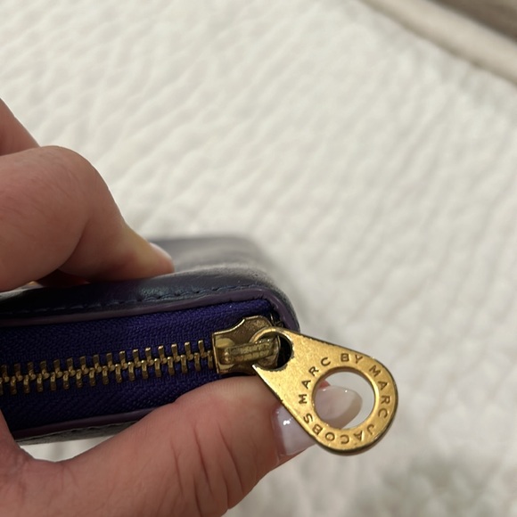 Marc by Marc Jacob’s leather wallet with zip around closure - Picture 11 of 12